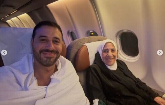والدة أحمد السعدني تتألق في مناسك الحج بلقطات نادرة وجميلة