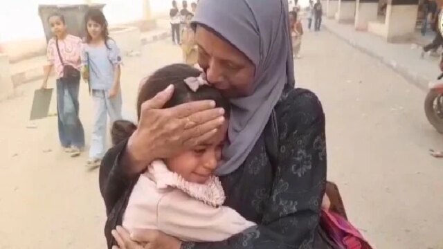وداع مؤثر في الكوم الأحمر الابتدائية… تلاميذ يترقبون مغادرة معلمتهم بعد 30 عامًا من العطاء المبارك