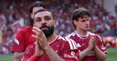 وداع مؤثر لمحمد صلاح لجماهير ليفربول في آنفيلد مع دموع الفراق