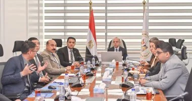 “` وزير الاستثمار يعلن عن خطط لإنشاء مدينة صناعية نسيجية محايدة كربونياً في بورسعيد باستثمارات تقدر بـ2 مليار دولار “`