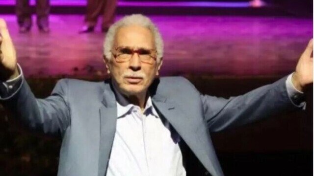 ياسر جلال يودع عبد الرحمن أبو زهرة بكلمات مؤثرة تجمع بين الأستاذ والمعلم
